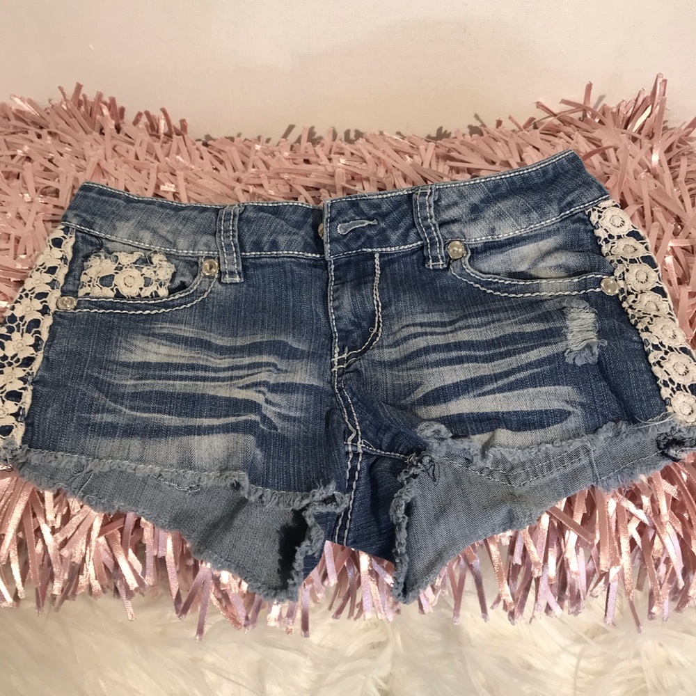 Almost famous shorts size 5